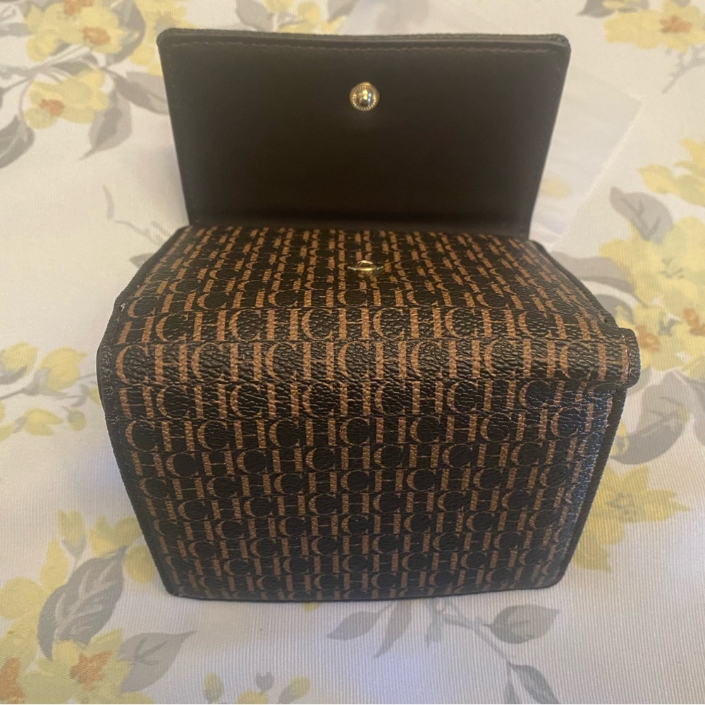 Carolina Herrera ID Wallet – Luxury Designer Card Holder mini travel wallet - Picture 9 of 10